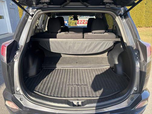 2017 Toyota RAV4 Hybrid SE