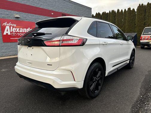 2022 Ford Edge SE