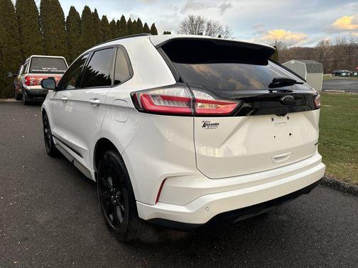 2022 Ford Edge SE