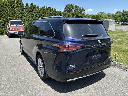 2023 Toyota Sienna Platinum 7 Passenger