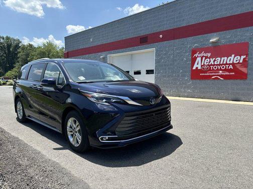 2023 Toyota Sienna Platinum 7 Passenger