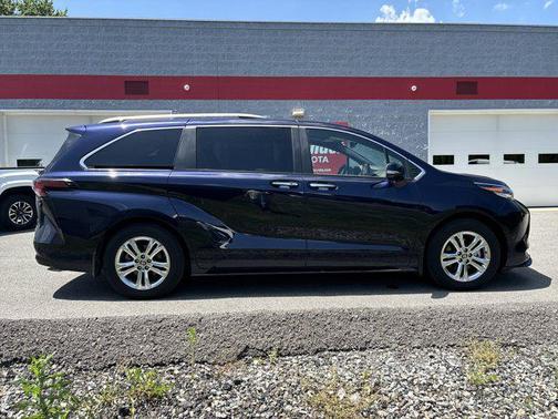 2023 Toyota Sienna Platinum 7 Passenger