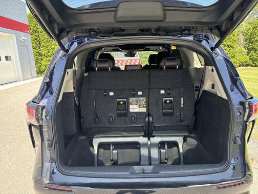 2023 Toyota Sienna Platinum 7 Passenger