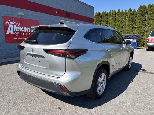 Celestial Silver Metallic 2024 Toyota Highlander LE