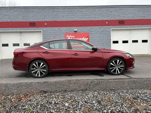 2020 Nissan Altima SR FWD