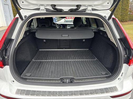 2022 Volvo V60 Cross Country T5