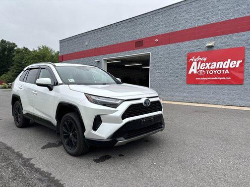 2023 Toyota RAV4 Hybrid SE