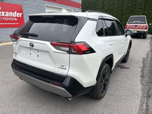 2023 Toyota RAV4 Hybrid SE