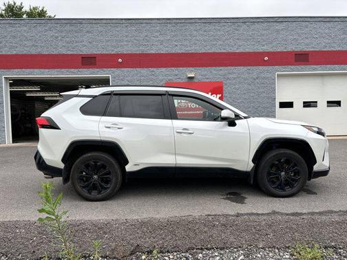 2023 Toyota RAV4 Hybrid SE