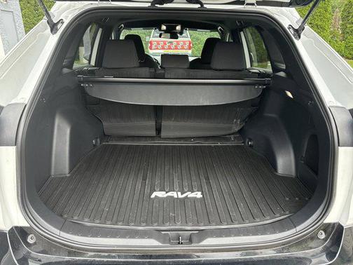 2023 Toyota RAV4 Hybrid SE