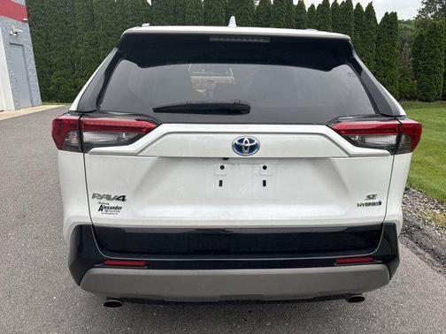 2023 Toyota RAV4 Hybrid SE