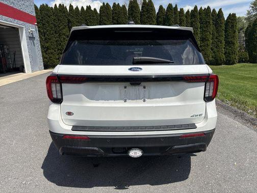 Star White Metallic Tri-Coat 2025 Ford Explorer ST-Line