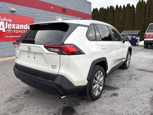 2022 Toyota RAV4 XLE Premium