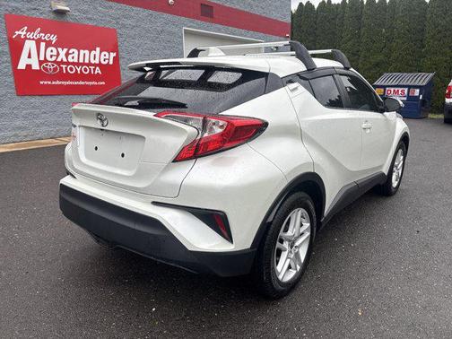 Blizzard Pearl 2021 Toyota C-HR LE