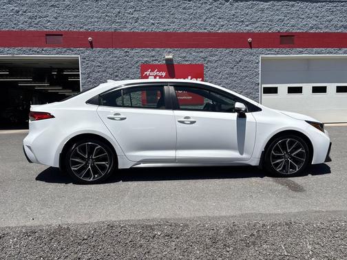 White 2022 Toyota Corolla SE