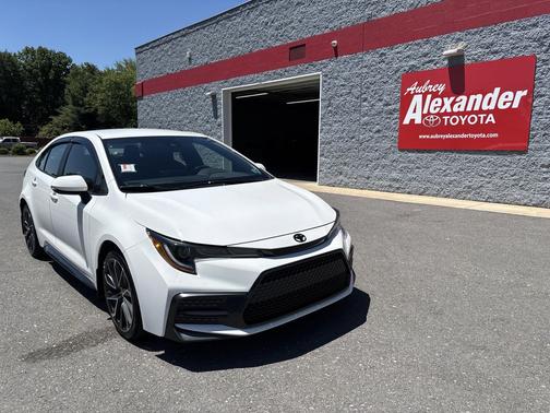 White 2022 Toyota Corolla SE