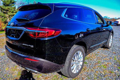 Photo 4 of 37 of 2018 Buick Enclave Premium