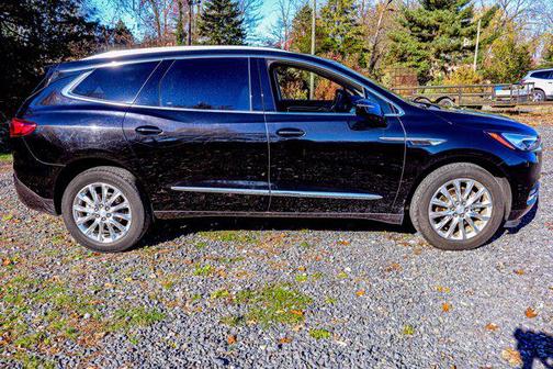 Photo 3 of 37 of 2018 Buick Enclave Premium