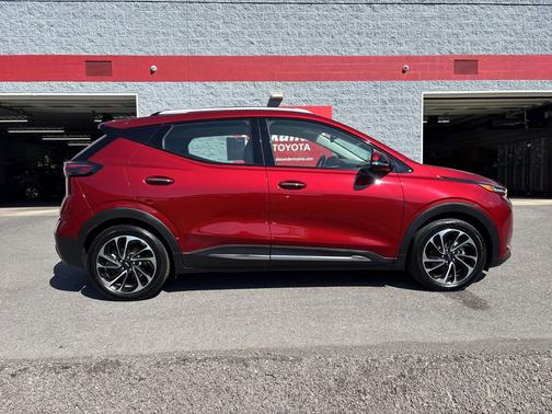Cherry Red Tintcoat 2022 Chevrolet Bolt EUV FWD Premier