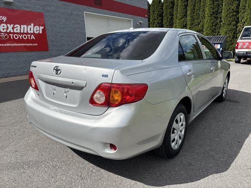 Classic Silver 2009 Toyota Corolla LE
