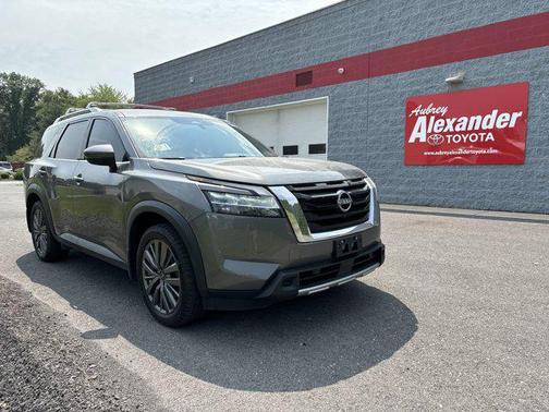 2023 Nissan Pathfinder SL 4WD
