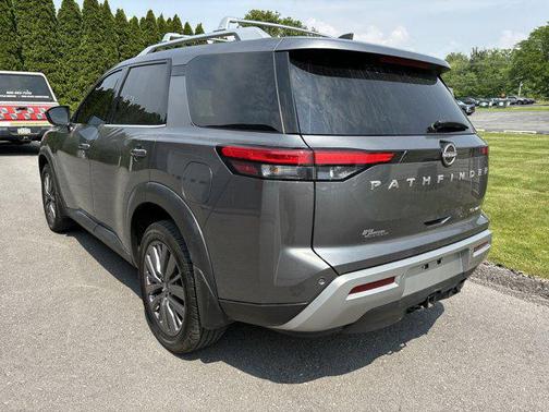 2023 Nissan Pathfinder SL 4WD