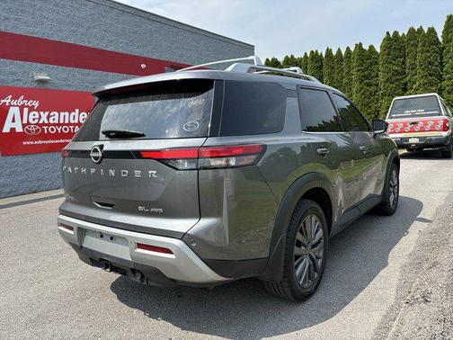 2023 Nissan Pathfinder SL 4WD