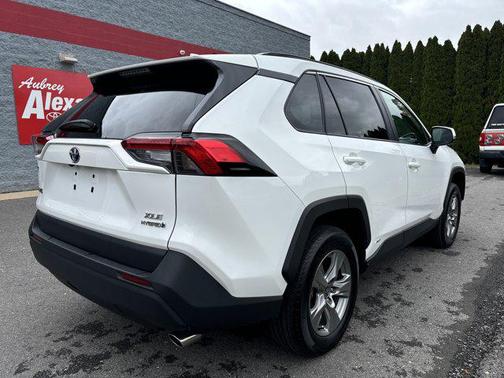 2024 Toyota RAV4 Hybrid XLE