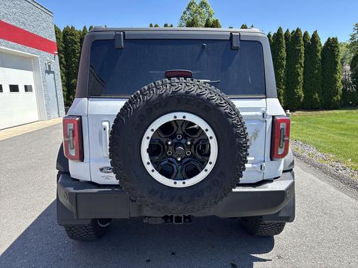Oxford White 2023 Ford Bronco Outer Banks