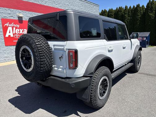 Oxford White 2023 Ford Bronco Outer Banks
