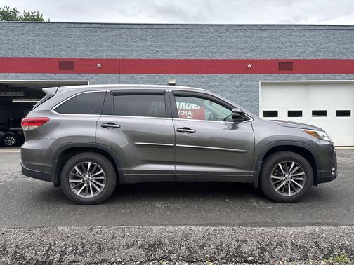 Predawn Gray Mica 2018 Toyota Highlander XLE