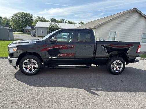 Diamond Black Crystal Pearlcoat 2022 RAM 1500 Big Horn/Lone Star