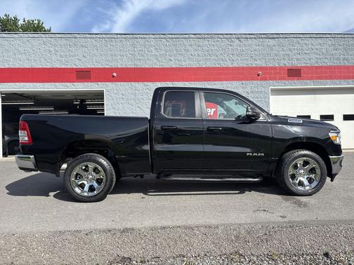 Diamond Black Crystal Pearlcoat 2022 RAM 1500 Big Horn/Lone Star