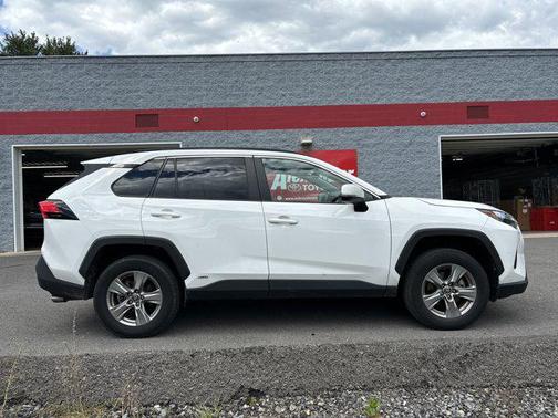 2024 Toyota RAV4 Hybrid XLE