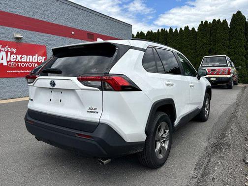2024 Toyota RAV4 Hybrid XLE