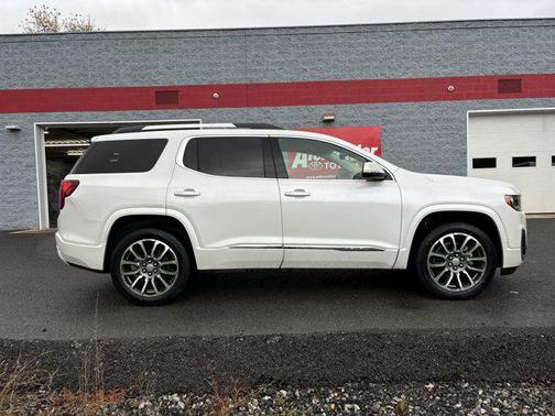 2022 GMC Acadia Denali