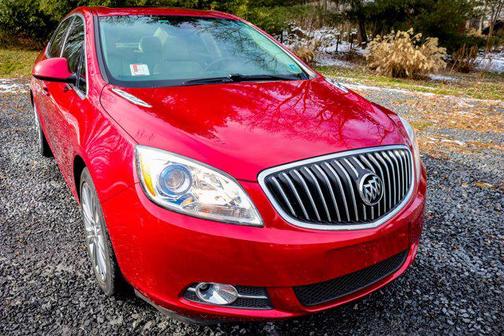 Photo 1 of 33 of 2013 Buick Verano Leather