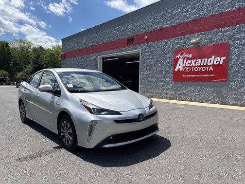 Classic Silver Metallic 2019 Toyota Prius XLE