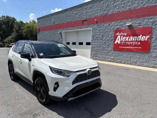 Blizzard Pearl 2019 Toyota RAV4 Hybrid SE