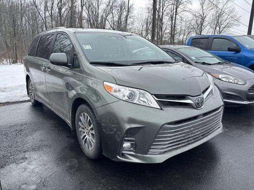 2020 Toyota Sienna XLE