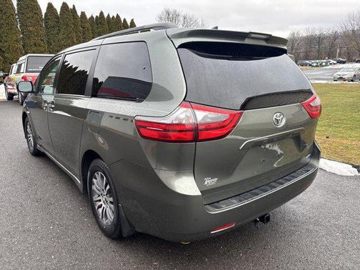 2020 Toyota Sienna XLE