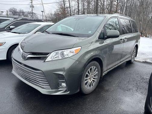 2020 Toyota Sienna XLE