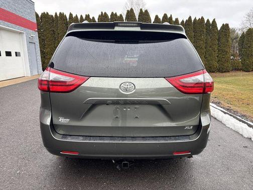 2020 Toyota Sienna XLE