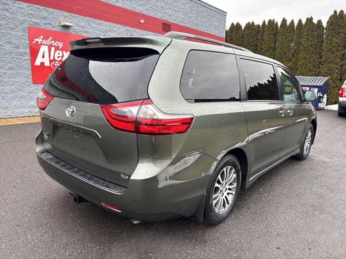 2020 Toyota Sienna XLE