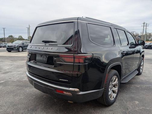 2022 Jeep Wagoneer Series II 4x2