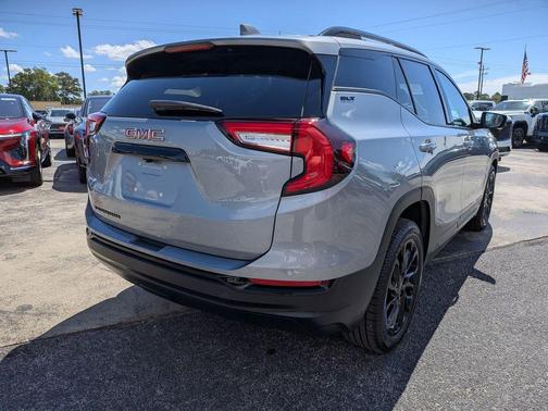 Sterling Metallic 2024 GMC Terrain SLT