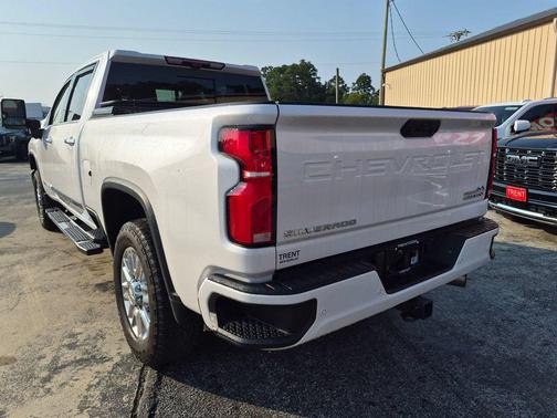 Iridescent Pearl Tricoat 2024 Chevrolet Silverado 2500 High Country
