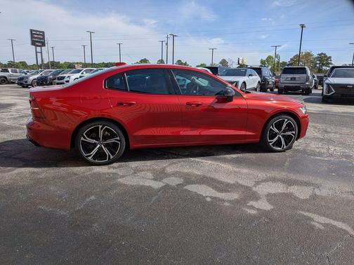 Fusion Red Metallic 2024 Volvo S60 B5 Plus Dark Theme