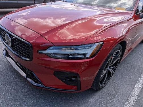 Fusion Red Metallic 2024 Volvo S60 B5 Plus Dark Theme