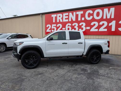Summit White 2024 Chevrolet Colorado Trail Boss